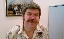 Как  «Жить без обезьяны»: колумнистический опыт  Александра Хакимова