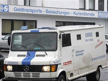 Немецкие инкассаторы случайно потеряли по дороге миллион евро