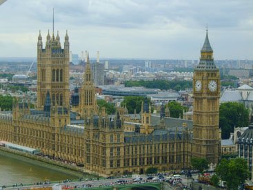 В Лондоне установили рекламу для лилипутов - ФОТО